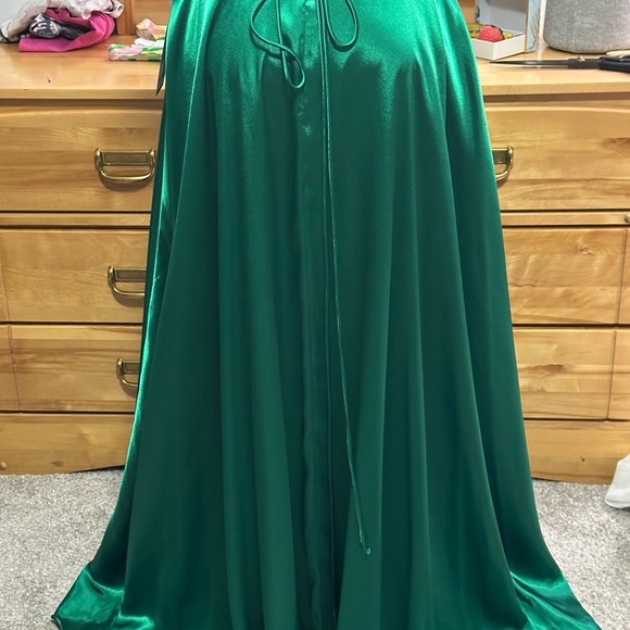 Emerald Satin Evening Maxi Dress - Picture 6 of 8